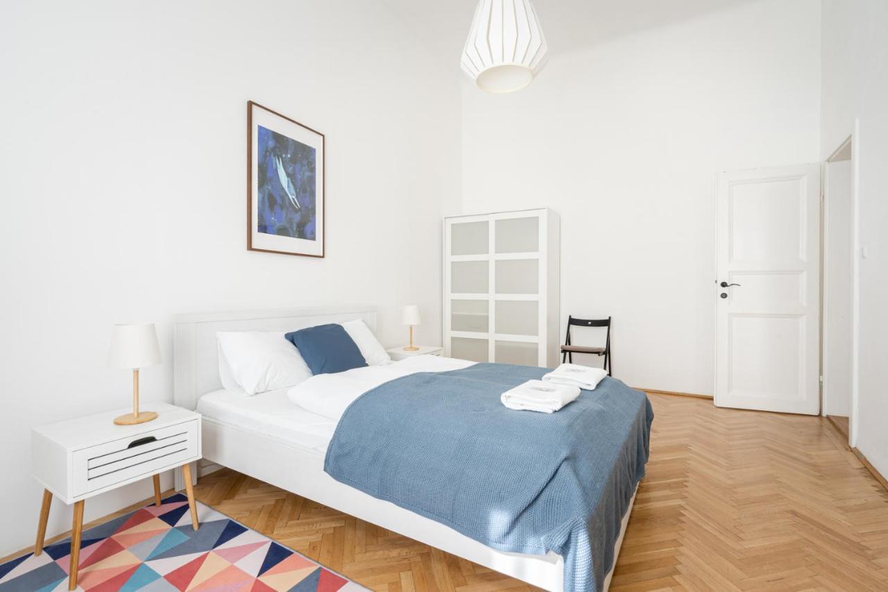 Sunny Colors Apartment *